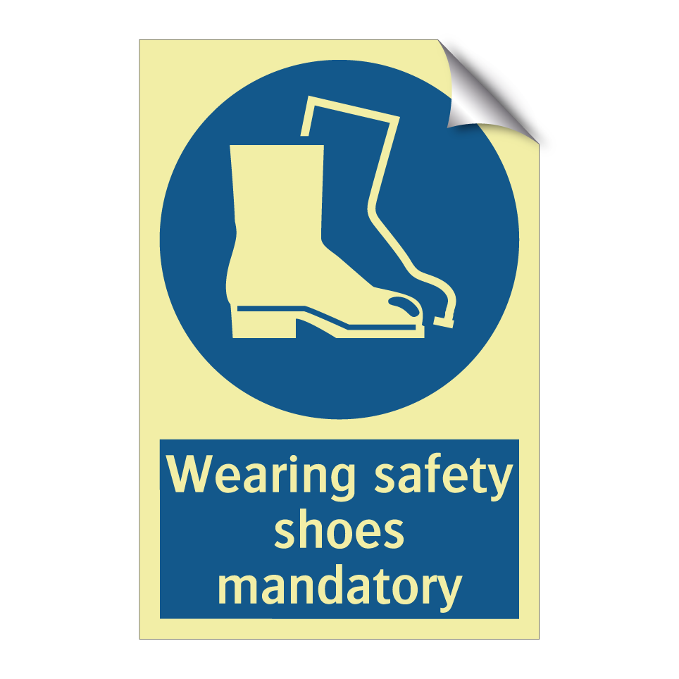 Wearing safety shoes mandatory